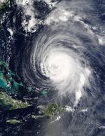 Huracán Isabel al este de las Bahamas