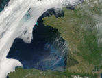 Proliferación de fitoplancton en el golfo de Vizcaya y cerca de la costa de Bretaña, Francia