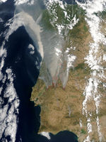 Incendios y humo a través de Portugal