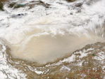Tormenta de polvareda en el desierto de Taklamakán, China occidental