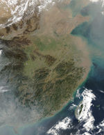 Incendios, humo y calima a través de China oriental