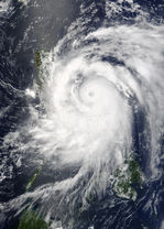 Tifón Nida (04W) encima de las Filipinas
