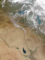 Penacho de humo tóxico de fuego de azufre, norte de Iraq