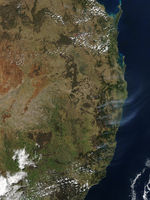 Incendios a través de la costa este de Australia