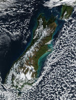 Proliferación de fitoplancton y sedimentos a lo largo de las costas de Nueva Zelanda