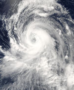Tifón Tingting (11W) encima de las Islas Marianas del Norte