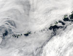 Vórtices de nube y rastreo de buque cerca de las Islas Aleutianas, Alaska